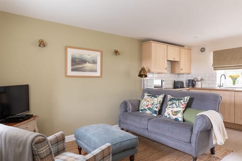 Woodman's Cottage - open plan sitting room and kitchen