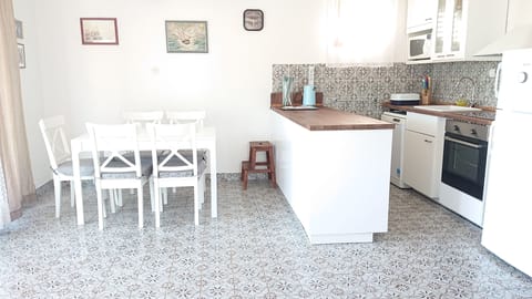 Kitchen and dining area