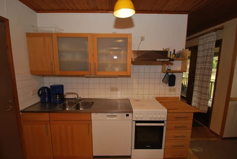 Fridge, coffee/tea maker, toaster, highchair