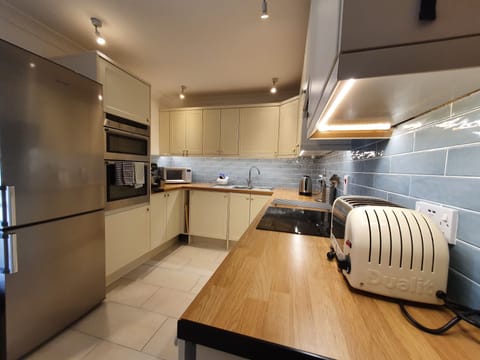 Well equipped kitchen  and includes a bean to cup coffee machine