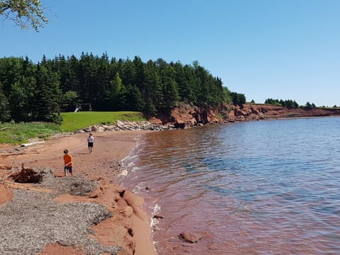 Beach nearby, sun loungers, beach towels