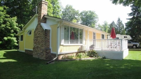 Front/Side of cottage