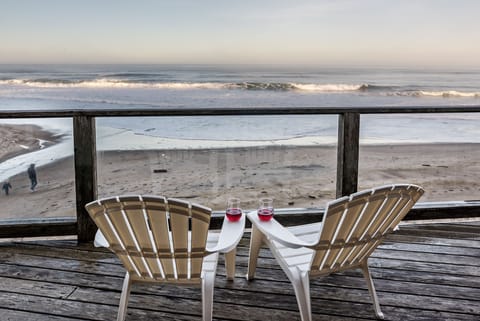 Beachfront deck - You can't get any closer.  Spot the whales & watch the surf roll in.