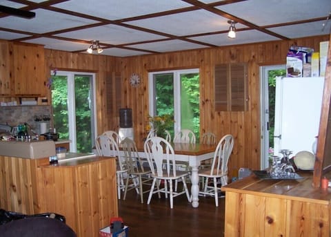 Fridge, oven, stovetop, coffee/tea maker