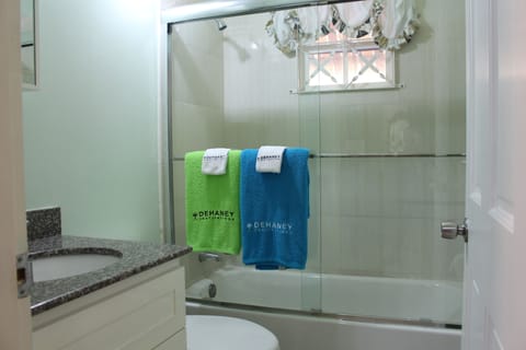 Combined shower/tub, hair dryer, bathrobes, towels