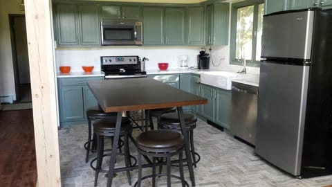 Newly remodeled kitchen with all new appliances. 