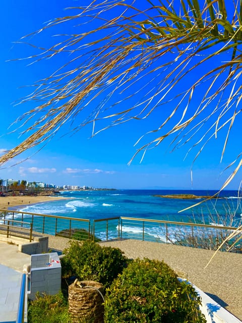 Beach nearby, sun loungers, beach towels