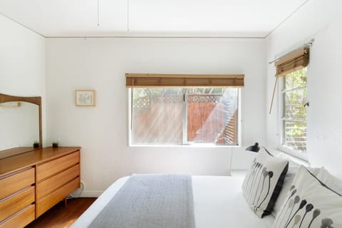 2 bedrooms, hypo-allergenic bedding, memory foam beds, desk