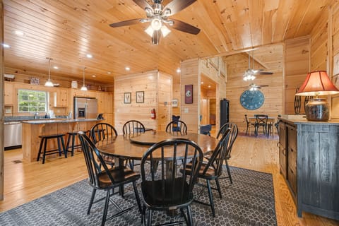 Dining Area & Kitchen w/ Breakfast Bar Seating