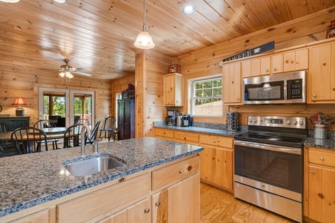 Fully Equipped Kitchen w/ Stainless Steel Appliances