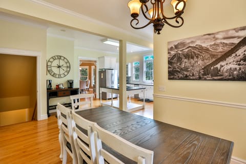 Seating for 9 at this table.