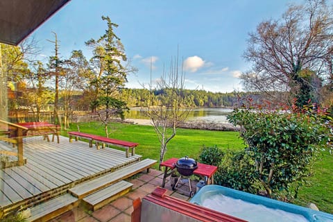New Hot Tub! (February 2024)
The sunny deck leads right down to the yard, the shore, and the hot tub. It is also equipped with a charcoal grill for BBQing.