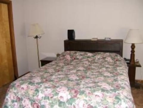 3 bedrooms, cribs/infant beds, free WiFi, bed sheets