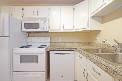 ★40% MONTHLY DISCOUNT★ Centrally Located Apt near Downtown, Murray IMC Hospital Condo in Millcreek
