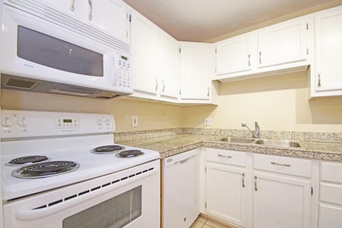 ★40% MONTHLY DISCOUNT★ Centrally Located Apt near Downtown, Murray IMC Hospital Condo in Millcreek