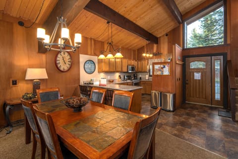 Dollar Point Grainger Dining Area - Dollar Point Grainger Dining Area