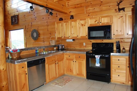 Kitchen with breakfast bar