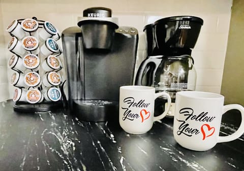 Good Morning! Keurig Coffeemaker w/K-cups & Mr Coffee Coffeemaker are available.