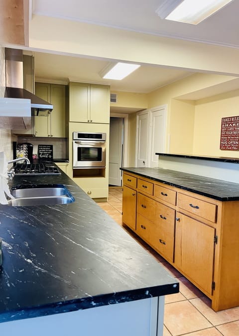 Pots, pans, crockpot, Corningware, blender, Keurig Coffeemaker, waffle maker!