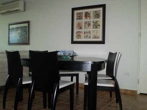 Dining room/  table for 6 people