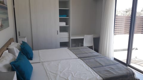 3 bedrooms, in-room safe, iron/ironing board, WiFi