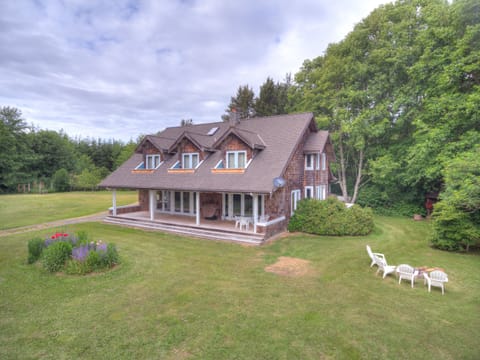 Come and stretch out at the Island Retreat!