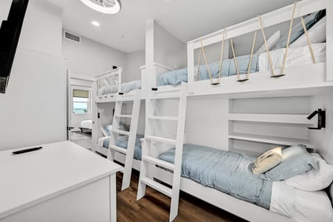 7 bedrooms, desk, travel crib, free WiFi