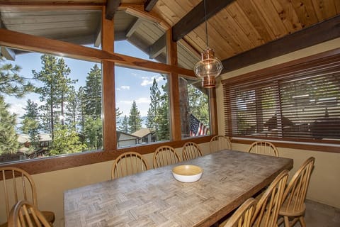 Dollar Point Coates Dining Area