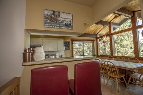 Dollar Point Coates Kitchen Bar