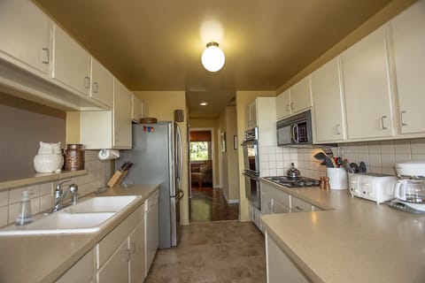 Dollar Point Coates Kitchen