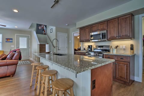 Kitchen | Cooking Basics | Coffee Maker | Paper Towels/Trash Bags Provided