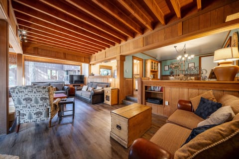 NorthShore 47 Living Area Dining Kitchen - NorthShore 47 Living Area Dining Kitchen