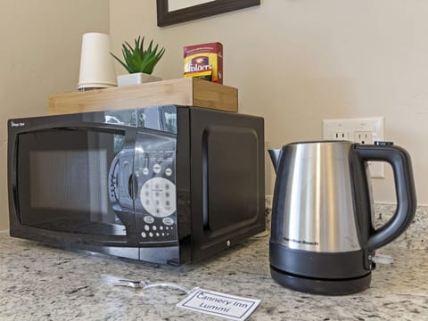 Kitchenette area (electric water boiler and microwave)