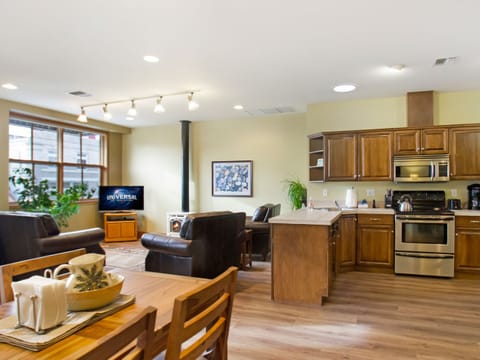 The Conservatory is a comfortable studio unit with King bed, Smart TV, propane fireplace, full kitchen, full bathroom and new flooring.
++Air mattress can be set up in the living area++
**1 dog per reservation under 60 lbs. Pet not to be on any furniture or bedding.**