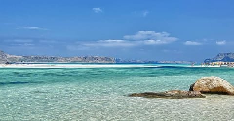 Beach nearby, sun loungers, beach towels