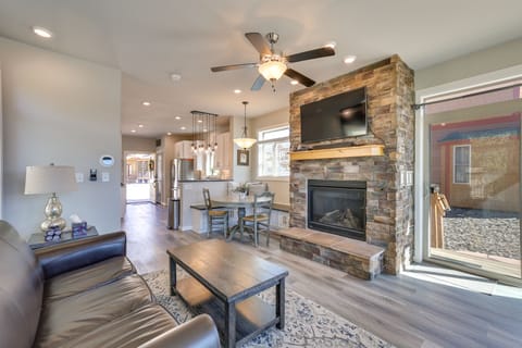 Living Room | Free WiFi | Central Heating | Smart TV