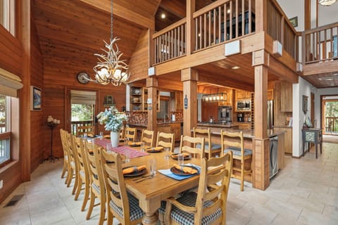 Dining Table for 12 - Donner Lake Vacation Lodge