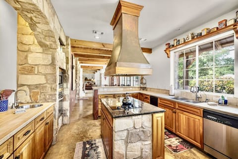 Gorgeous + functional kitchen