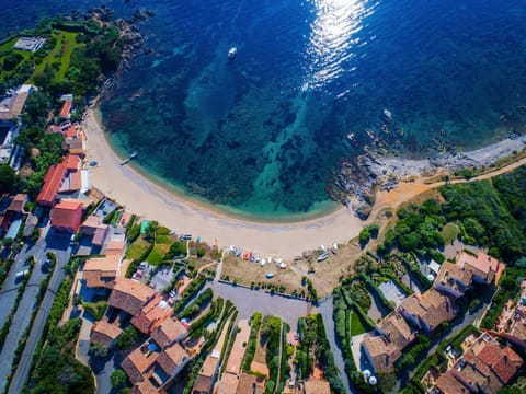 Beach nearby, sun loungers