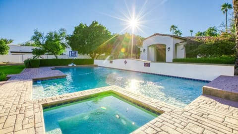 Sparkling large pool w/ spa, sun loungers, & hoop for water sports