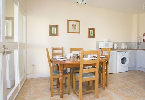 Kilkee Holiday Homes, Kilkee, County Clare, Ireland. Dining Area, modern kitchen.