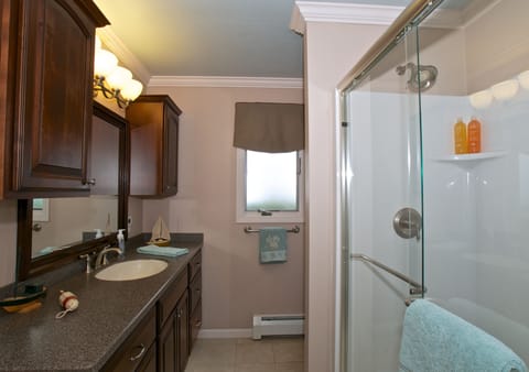 Combined shower/tub, hair dryer, towels, soap