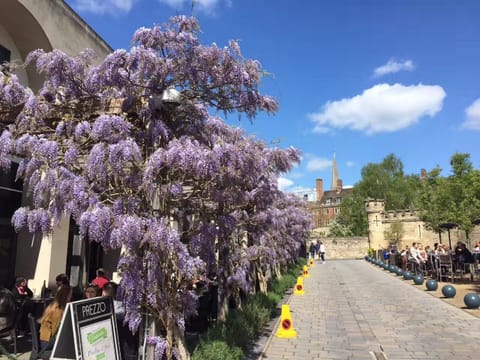 Oxford Castle is just 5 minutes' walk away