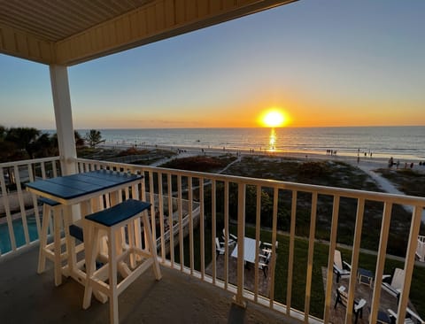 Front row seat to the gorgeous IRB sunsets every night! Watch th - Front row seat to the gorgeous IRB sunsets every night! Watch the golden sun sink down while you enjoy dinner or drinks on the beachfront balcony.