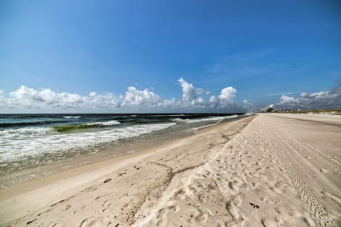 Pensacola Vacation Rental | 2BR | 2.5BA | Stairs Required | 1,383 Sq Ft