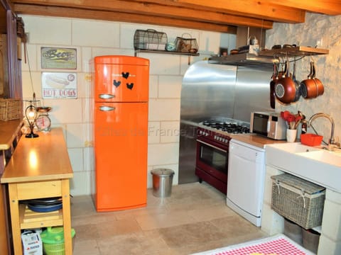 Fridge, microwave, dishwasher, coffee/tea maker