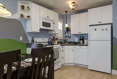 Kitchen / Dining area