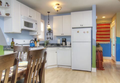 Kitchen / Dining area