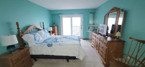 2 bedrooms, iron/ironing board, internet