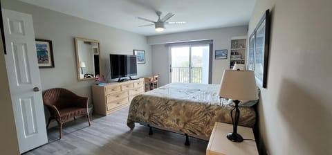 2 bedrooms, iron/ironing board, internet